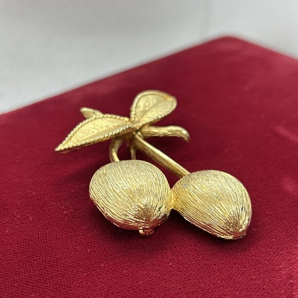 Cherry Brooch Sarah Coventry "Golden Cherries" Gold Tone Fruit Vintage 1966 Pin - Picture 3 of 7